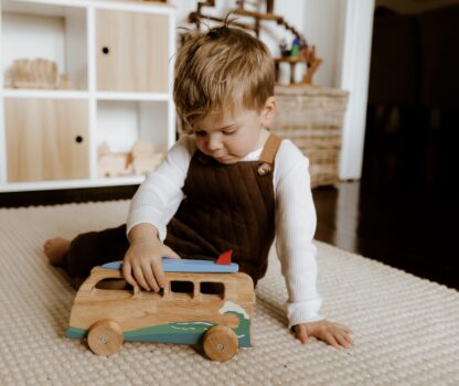 QToys: Surfer Van - Image 3