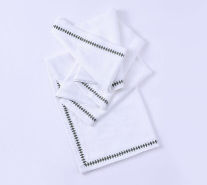 Bee Embroidered Table Cloth, 160x280cm - Image 5