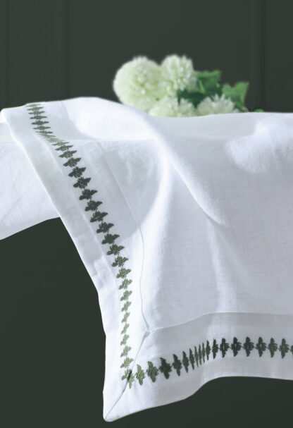 Bee Embroidered Table Cloth, 160x280cm - Image 2