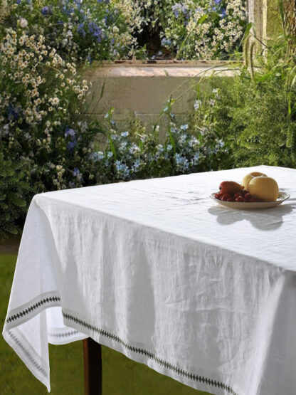 Bee Embroidered Table Cloth, 160x280cm - Image 4