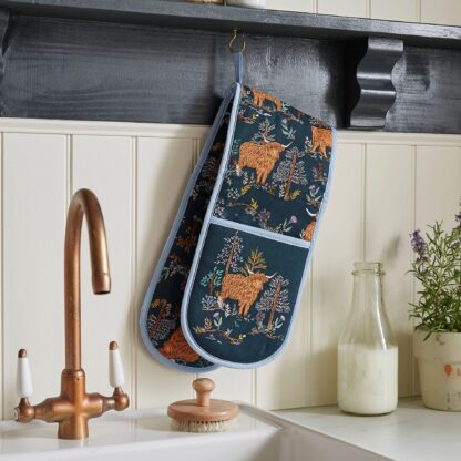 Ulster Weavers Double Oven Glove, Connie the Cow - Image 3