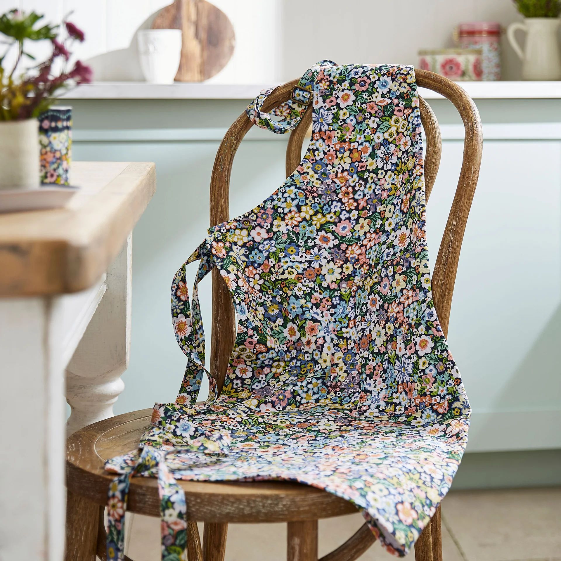 Ulster Weavers Cotton Apron, Confetti Floral - Image 5