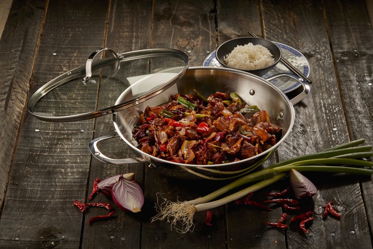 Swiss Diamond Premium Steel Wok with Glass Lid 32cm - Image 3
