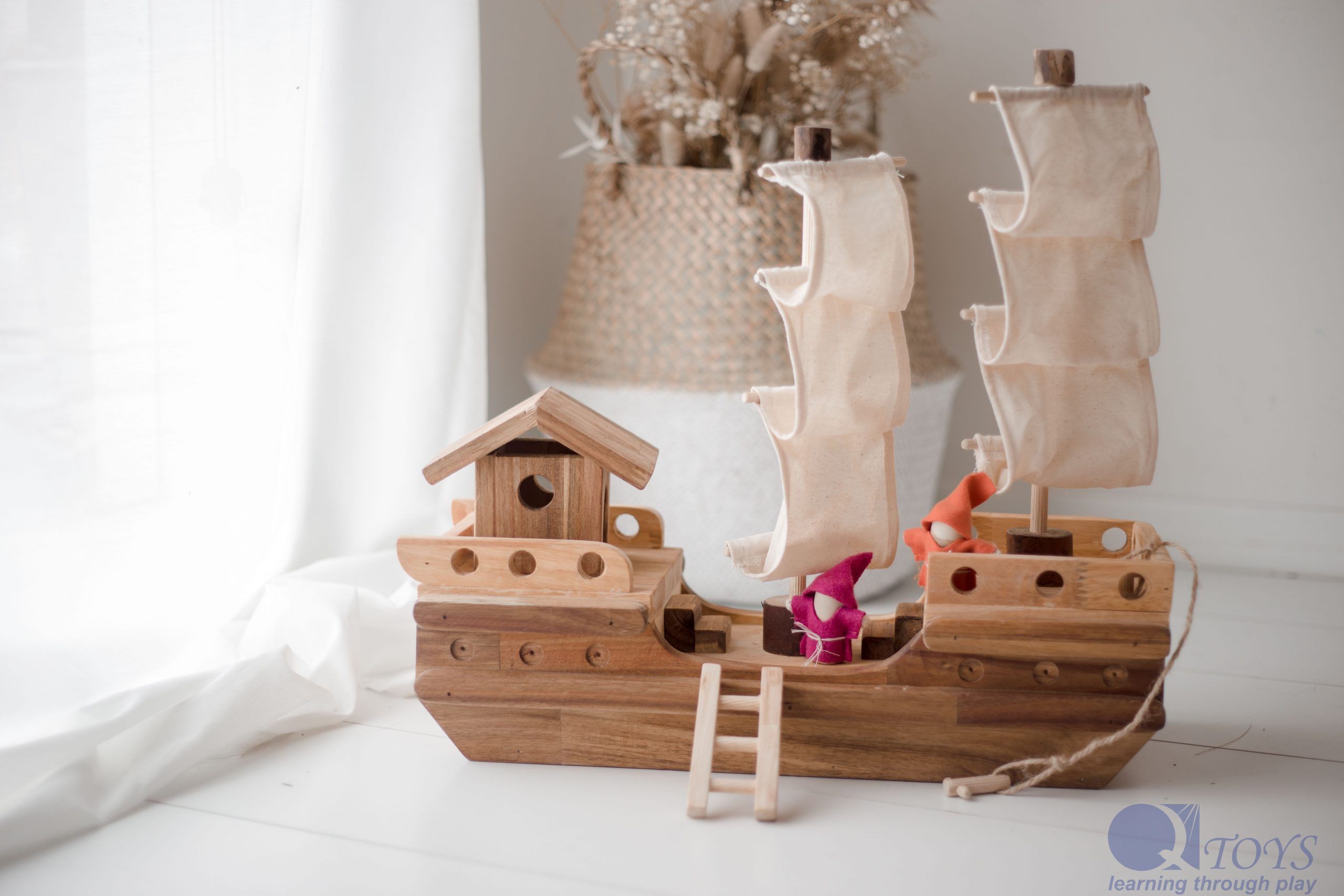 QToys: Wooden Pirate Ship - Image 2