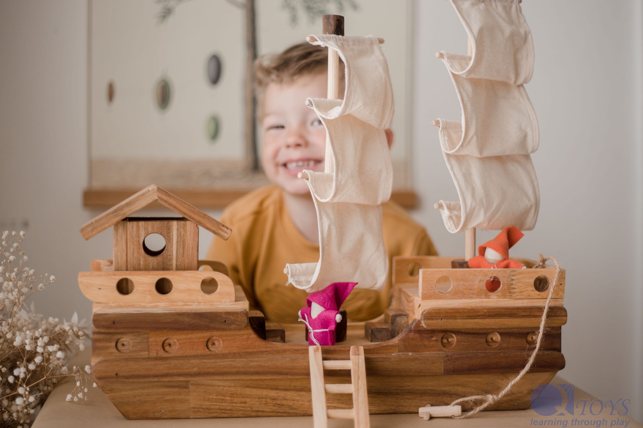 QToys: Wooden Pirate Ship - Image 4
